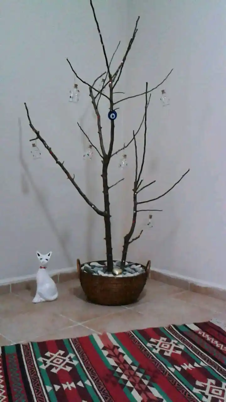 Kuru Dal Dekorasyonunun Temel Özellikleri ve Mekanlara Doğal Dokunuşlar