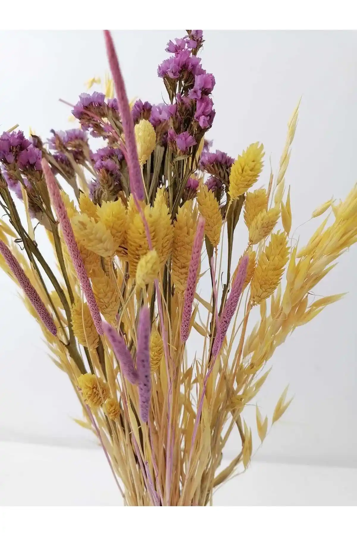 Kuru Vazo Çiçekleri ile Dekorasyonda Zarafet ve Uzun Ömürlü Estetik