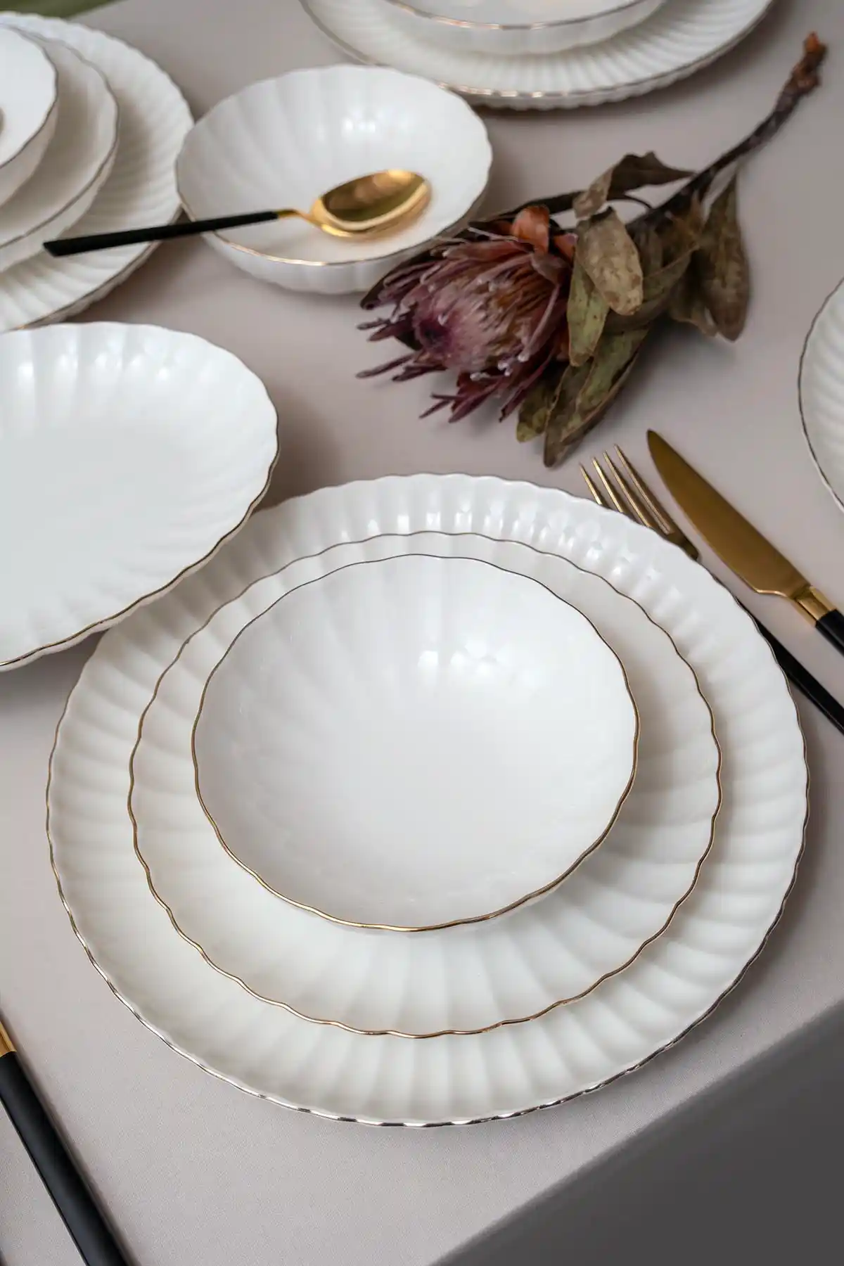 Kütahya Porselen 6 Kişilik Yemek Takımı ile Dekorasyonunuza Zarafet Katın