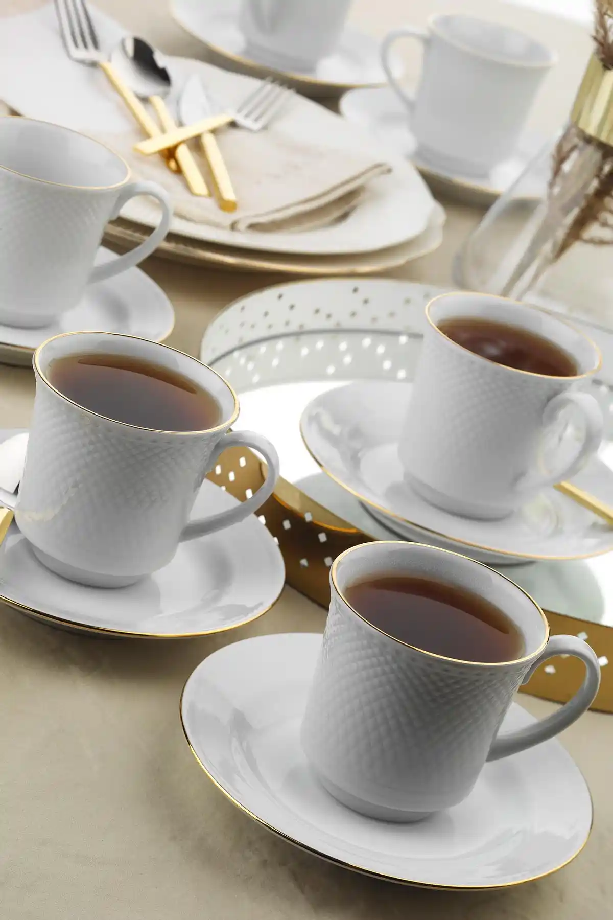 Kütahya Porselen Çay Fincan Takımlarıyla Zarif ve Şık Dekorasyon Çözümleri