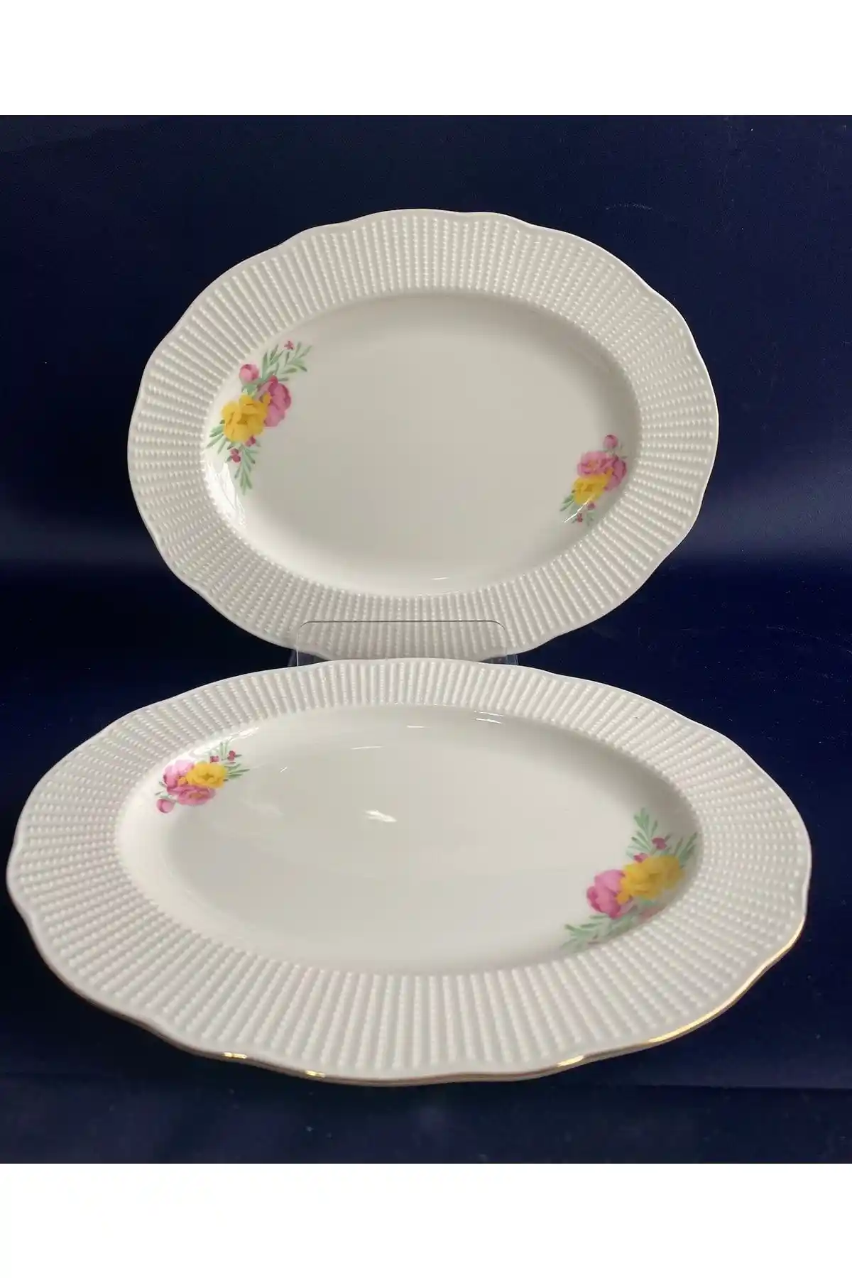 Kütahya Porselen Kayık Tabak ile Dekorasyonunuza Zarif ve Modern Dokunuşlar