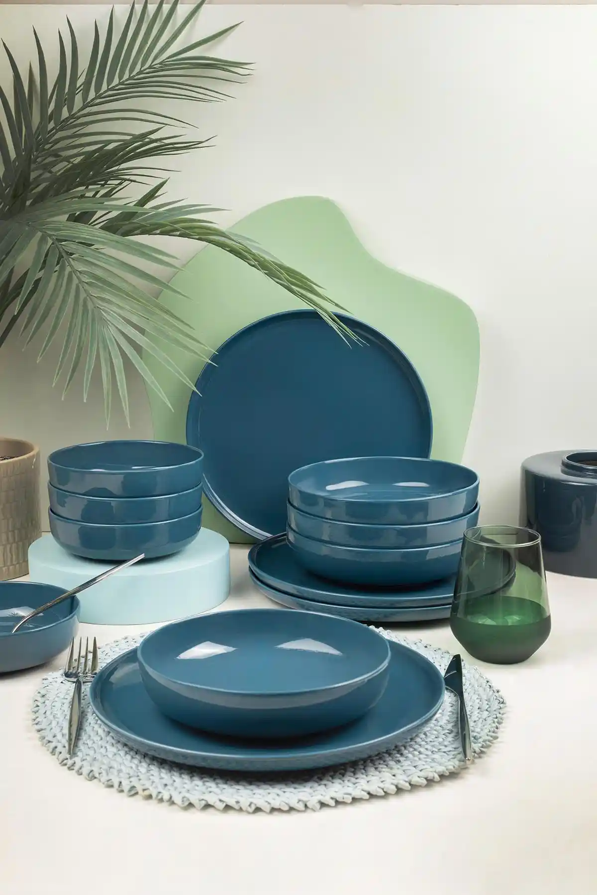 Kütahya Porselen Mavi Yemek Takımıyla Şık ve Modern Dekorasyon Yaratın