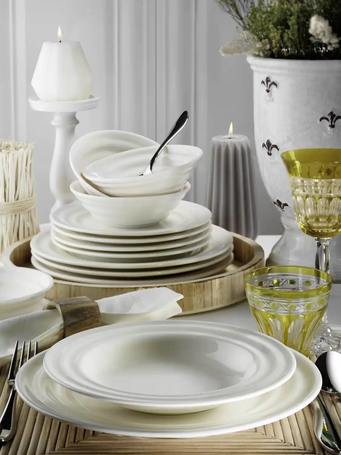 Kütahya Porselen Tuvana Serisi: Modern ve Zarif Yemek Takımlarıyla Dekorasyonunuza Şıklık Katın