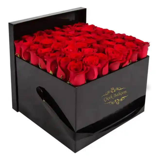 Kutu İçinde Gül Dekorasyonu: Zarif ve Fonksiyonel Mekân Süsleme Yöntemi