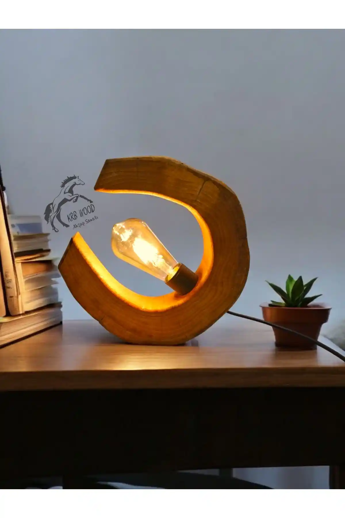 Kütük Abajur ile Doğal ve Sıcak Bir Dekorasyon Yaratma Rehberi