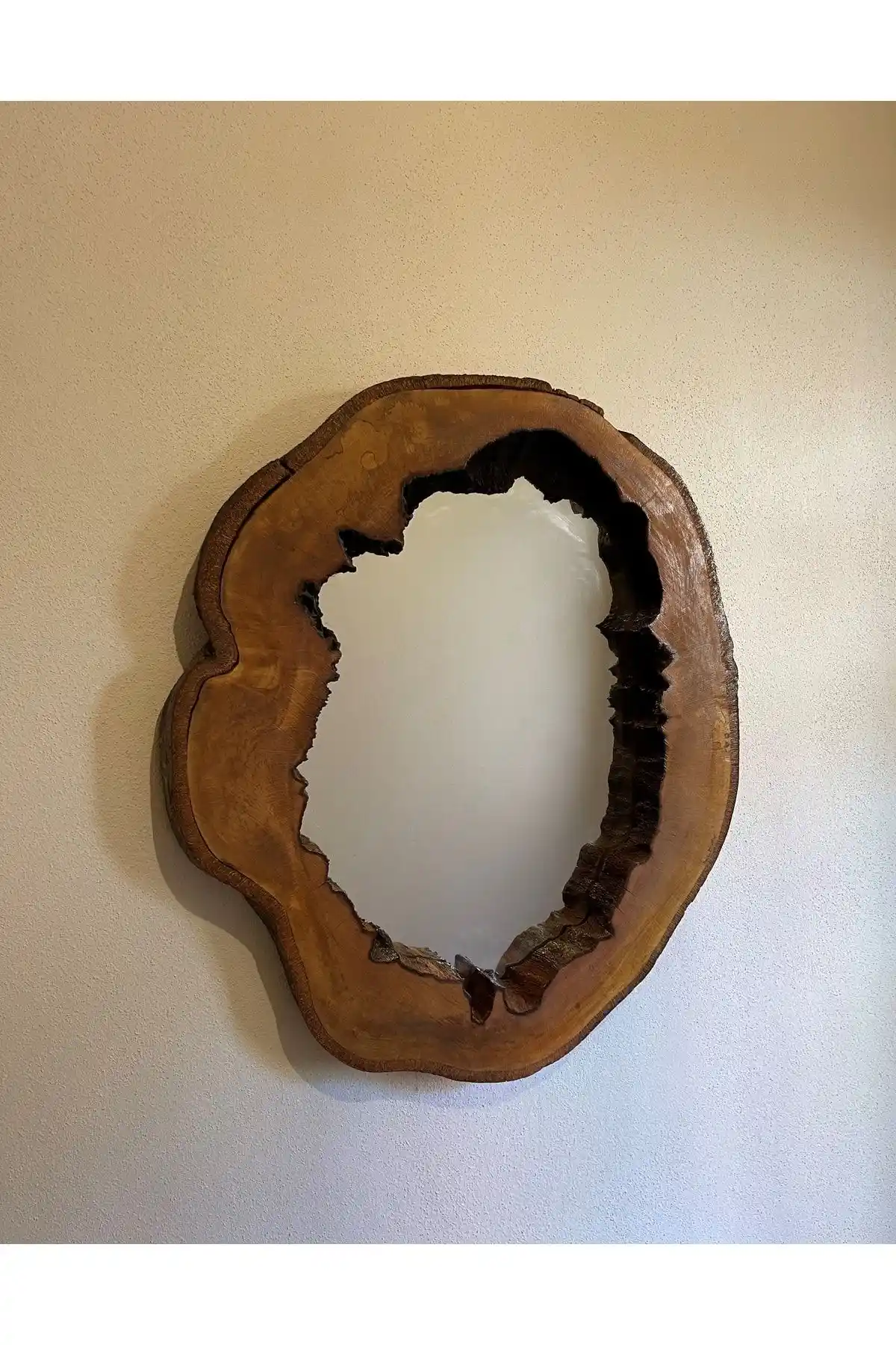 Kütük Aynalar ile Doğal ve Sıcak Bir İç Mekan Dekorasyonu Yaratma Rehberi