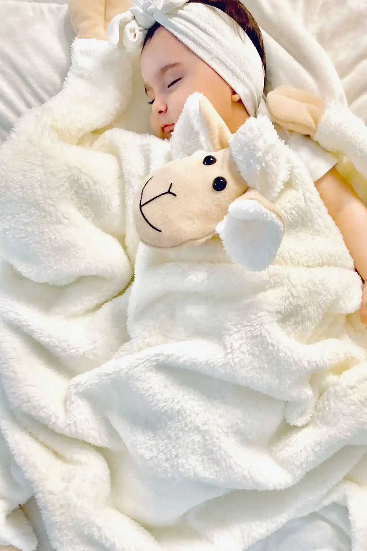 Kuzu Battaniyesi ile Dekorasyonda Sıcak ve Şık Dokunuşlar