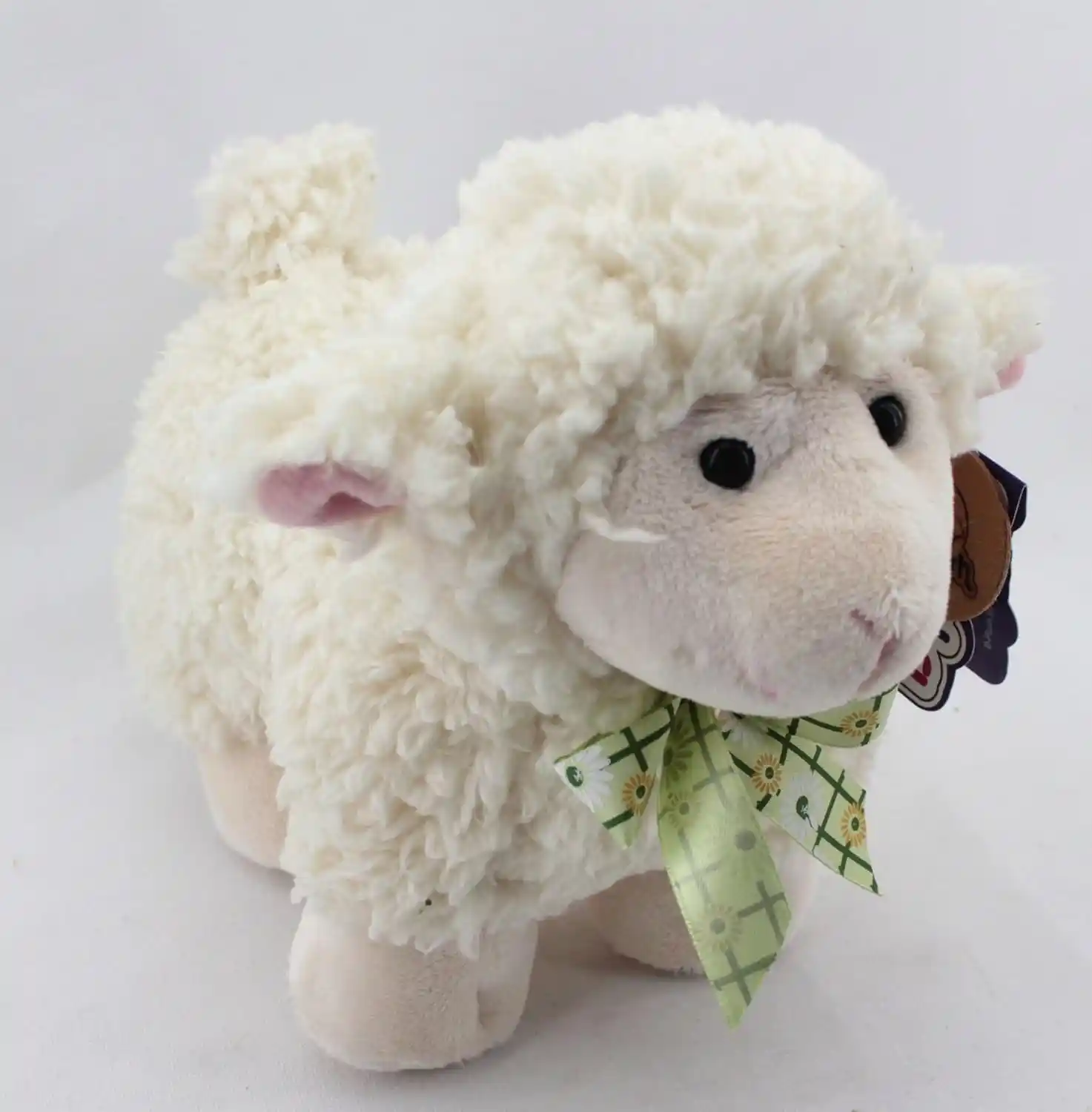 Kuzu Peluş Dekorasyonu: Sıcacık ve Sevimli Bir Atmosfer Yaratmanın Yolları