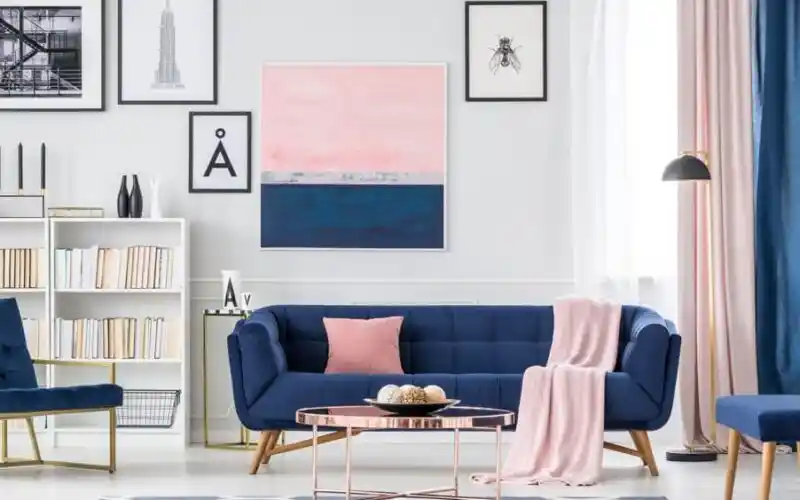Lacivert Koltuklar İçin Uygun Kırlent Seçenekleri ve Dekorasyonda Renk Uyumunun Önemi