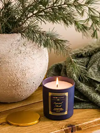 Lacivert Mum ile Dekorasyonda Zarafet ve Atmosfer Yaratma Rehberi