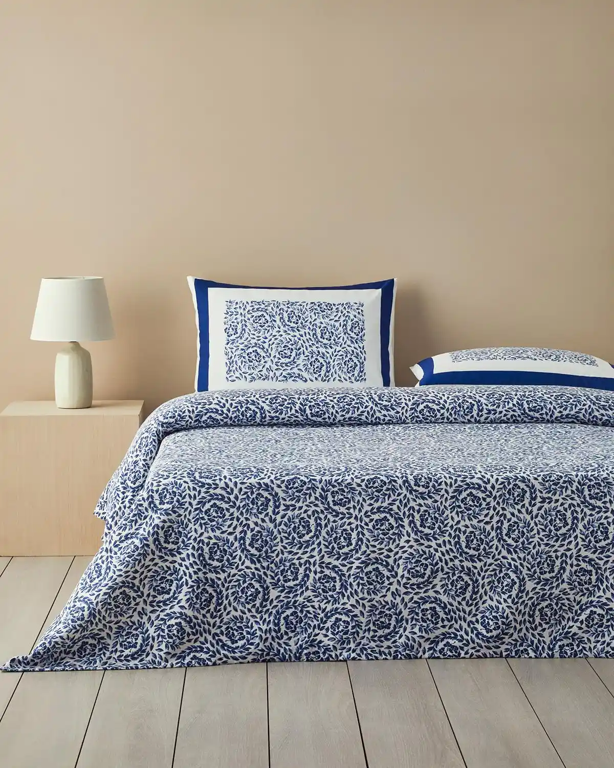 Lacivert Pike ile Dekorasyonda Şıklık ve Konforun Buluşması Rehberi