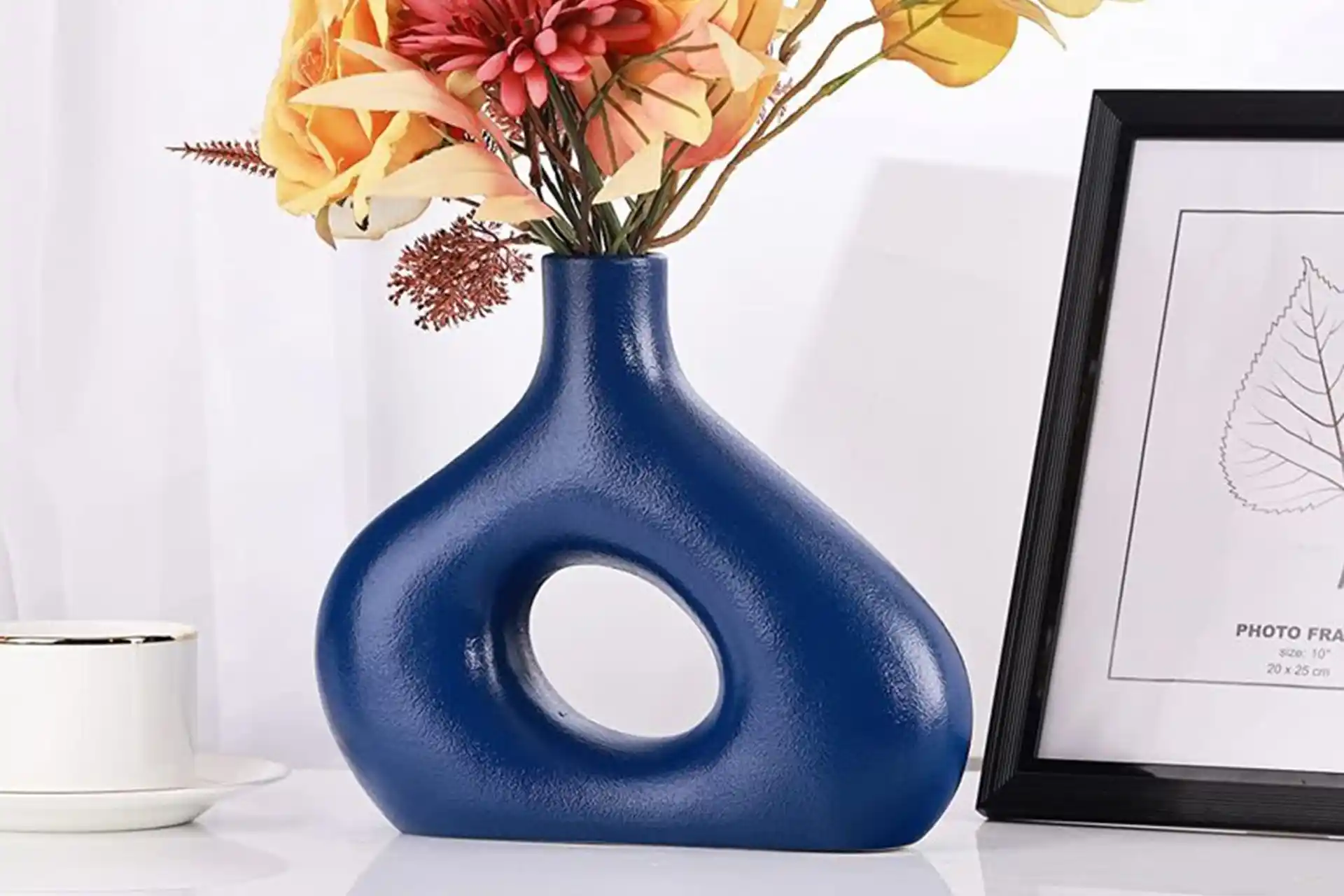 Lacivert Vazolar ile Dekorasyonda Zarafet ve Şıklık Yaratmanın Yolları