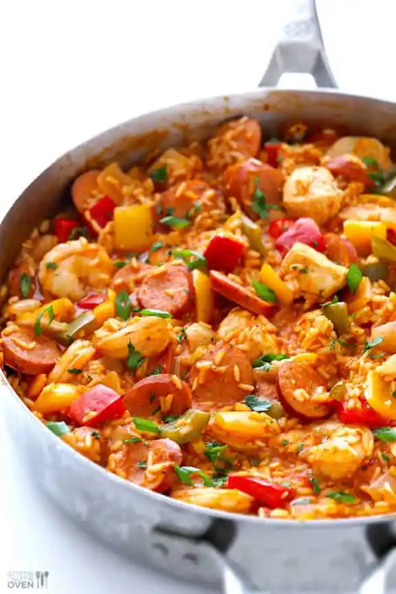 Lambalı Aynalar ile Dekorasyonda Şıklık ve Fonksiyonelliğin Birleşimi