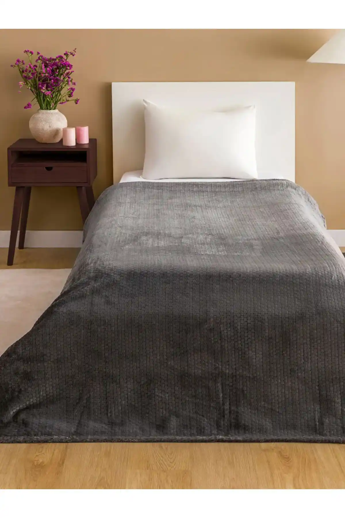 LC Waikiki Tomurcuk Battaniyesi ile Ev Dekorasyonunuza Şıklık ve Konfor Katın