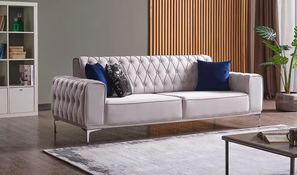 Lila Koltuk ile Dekorasyonda Zarafet ve Renklerin Buluşması