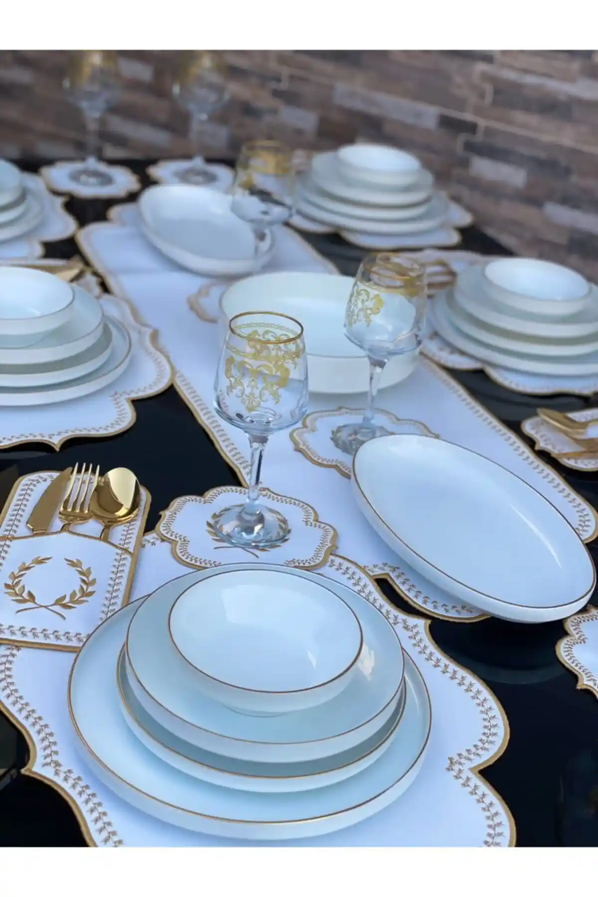Lüks Yemek Takımı Seçimi ve Dekorasyonda Şıklık Yaratmanın Yolları