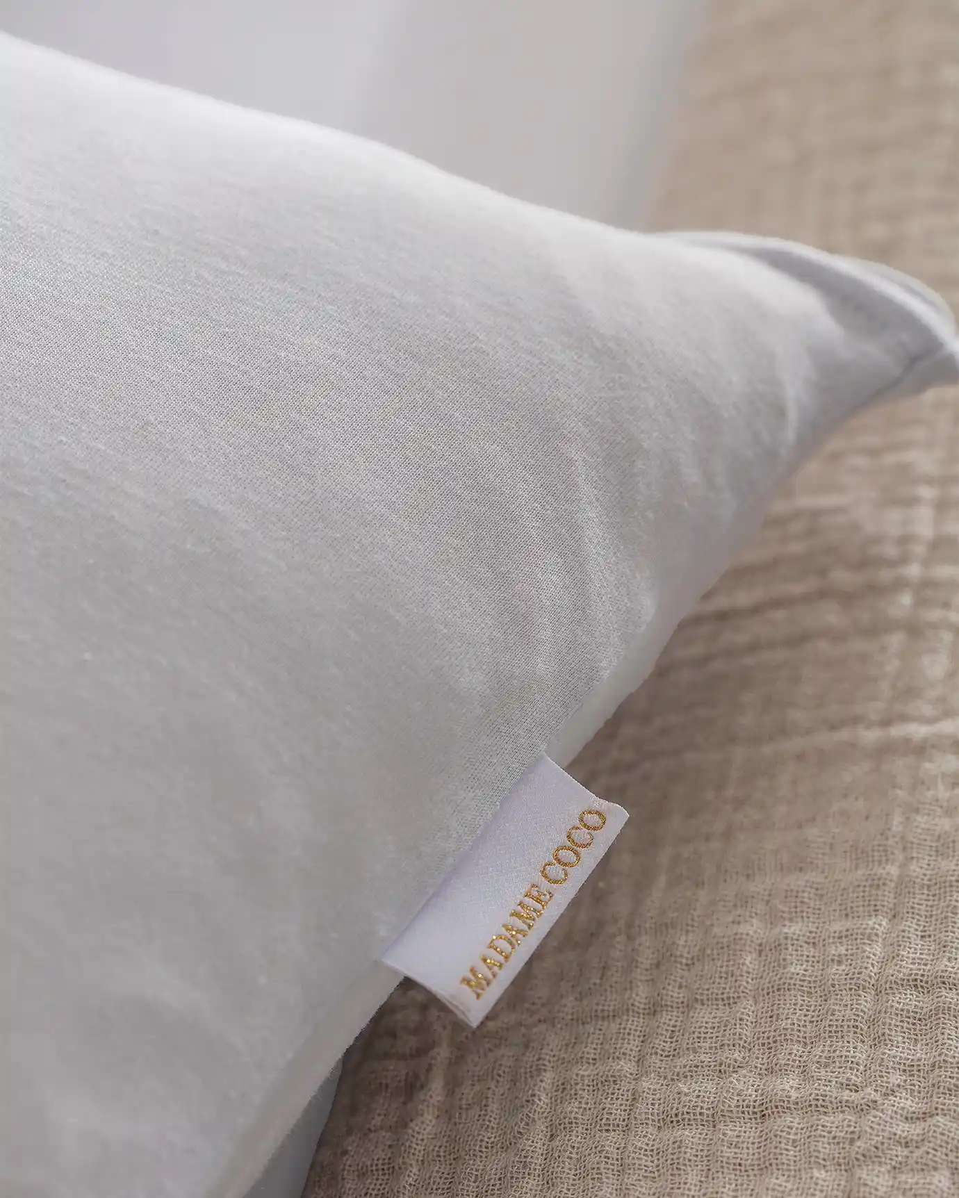 Madame Coco Yastık Kılıfı ile Dekorasyonun Şıklığını ve Konforunu Artırın