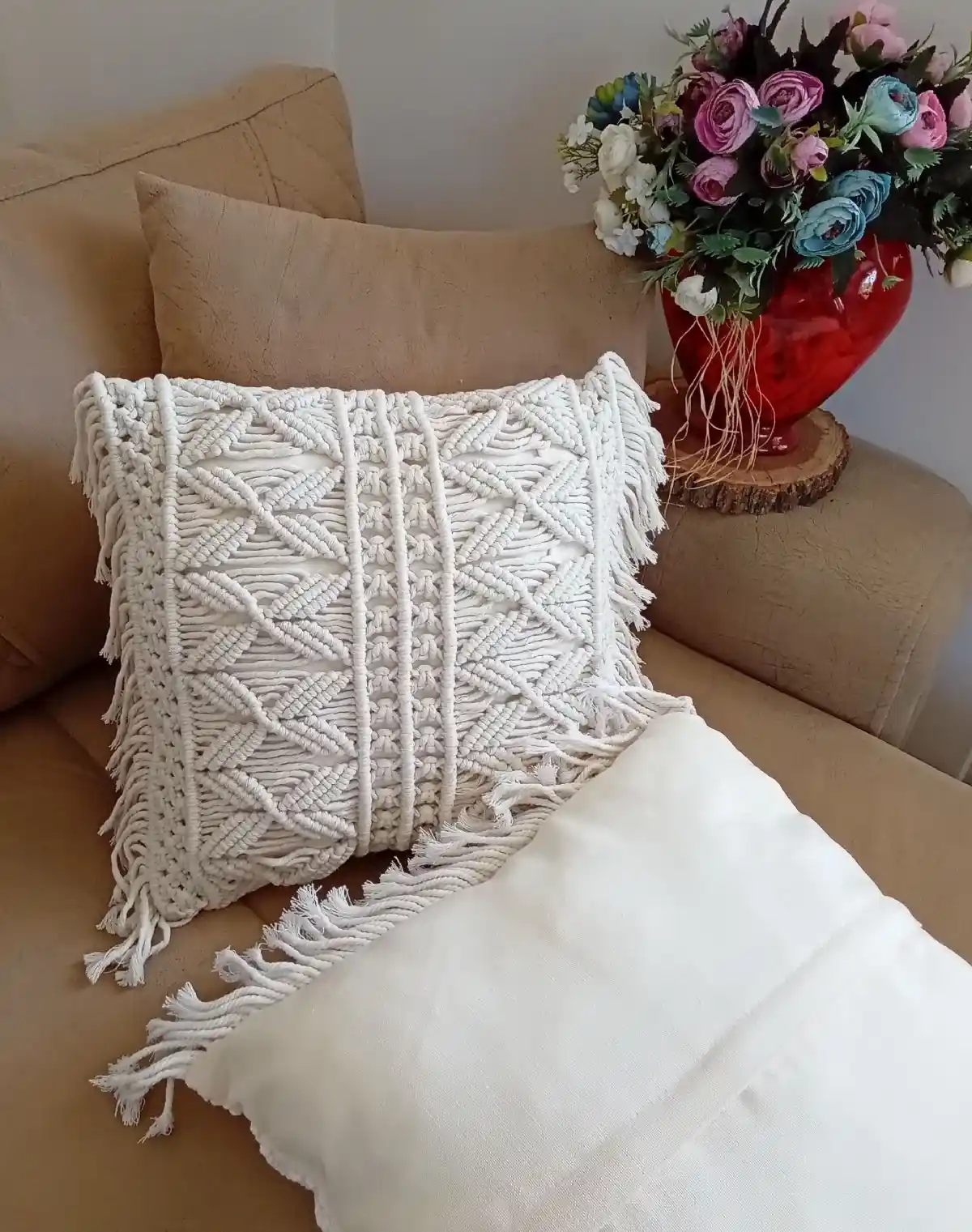 Makrome Kırlent Kılıfı ile Ev Dekorasyonunda Sıcaklık ve Şıklık Yaratın