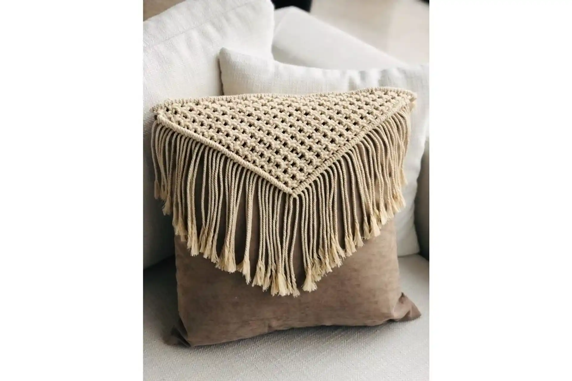 Makrome Kırlentlerle Evinize Sıcaklık ve Estetik Katmanın En Güzel Yolu