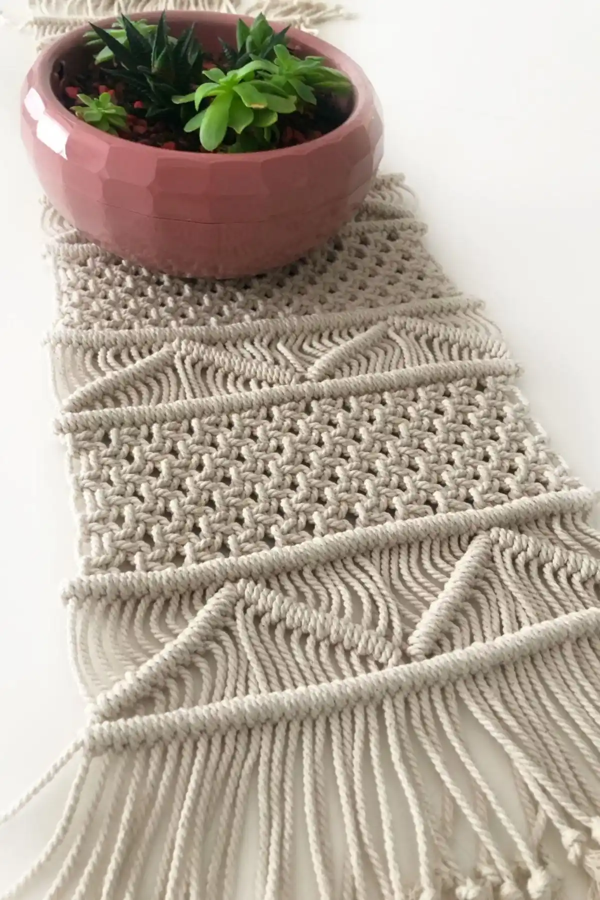 Makrome Masa Örtüsü ile Dekorasyonda Doğal ve Şık Çözümler