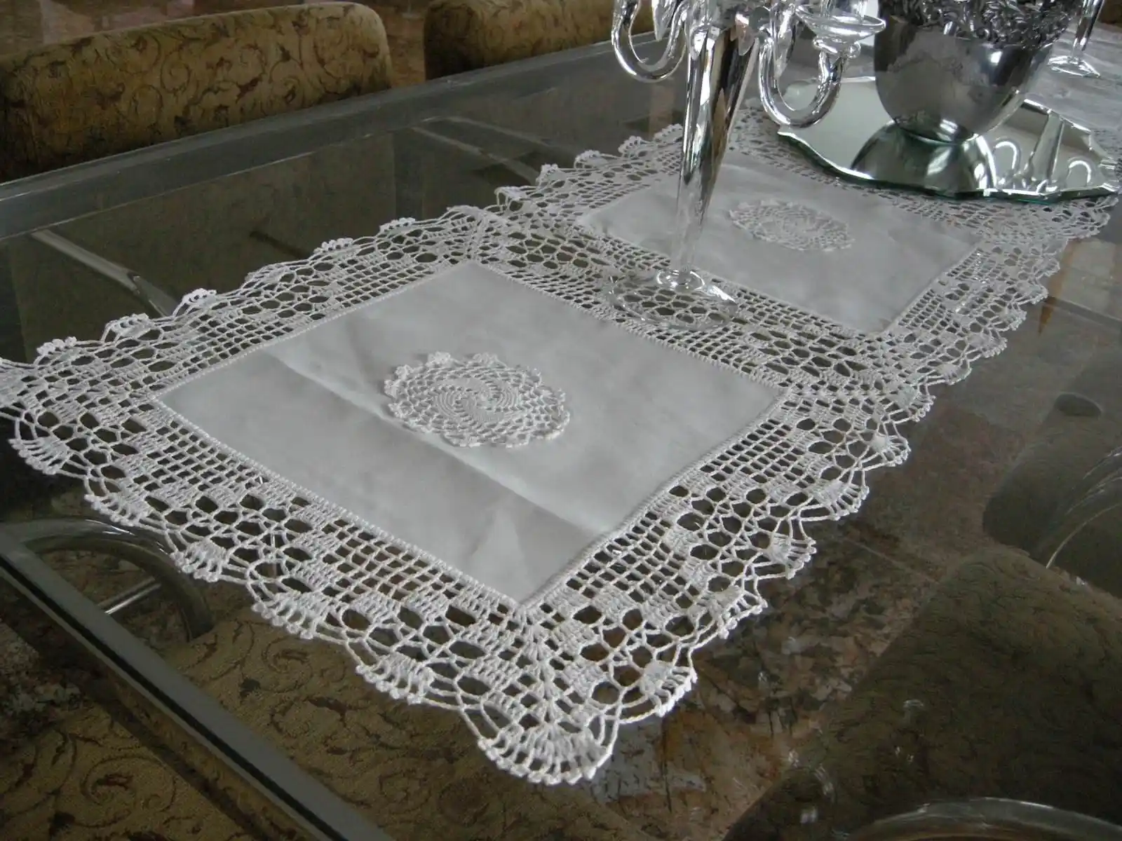 Masa Örtüsü Dantel Modelleriyle Dekorasyonun Şıklığını Artırın ve Mekanlara Zarafet Katın