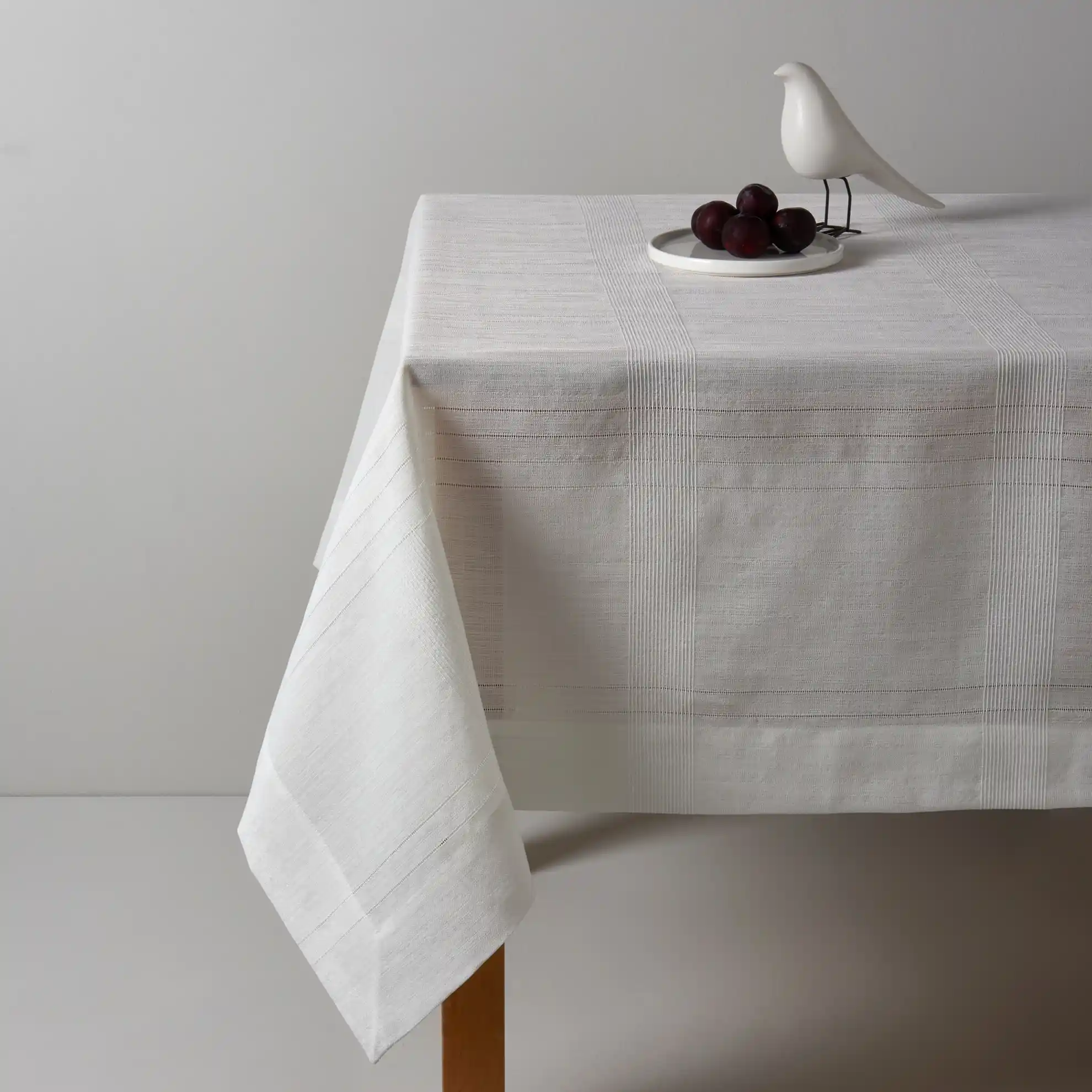 Masa Örtüsü Dekorasyonunda Şıklığın Anahtarı: Linens Masa Örtüsü Seçenekleri ve Trendler