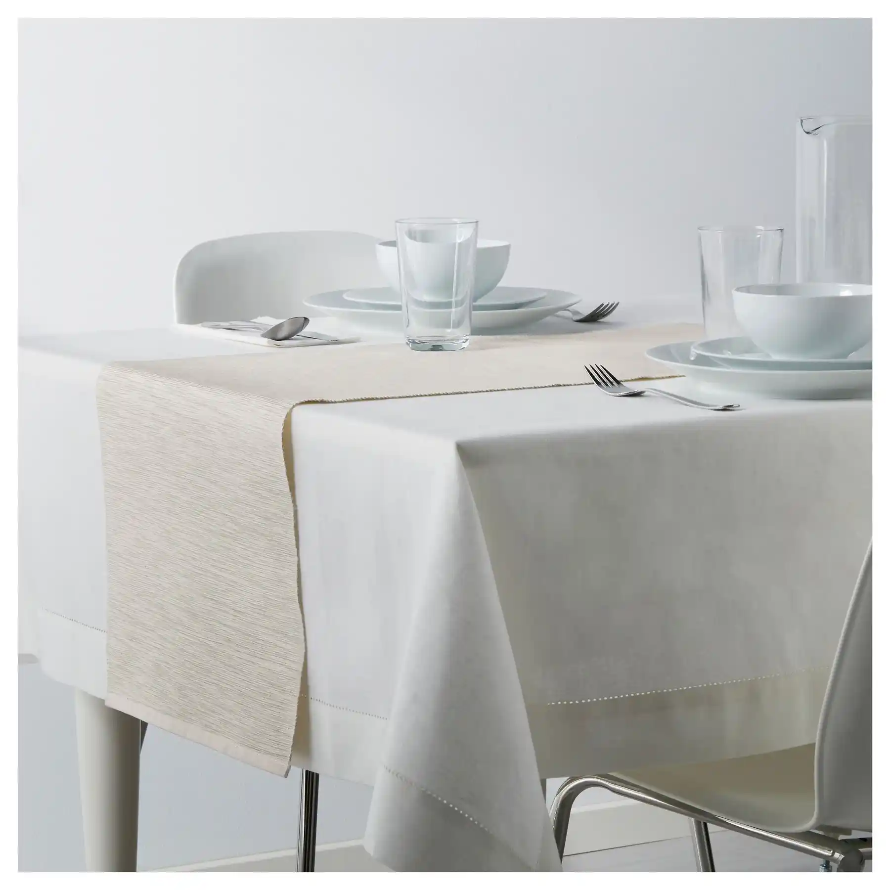 Masa Servis Örtüsü Seçimi ve Dekorasyonda Şıklık için İpuçları