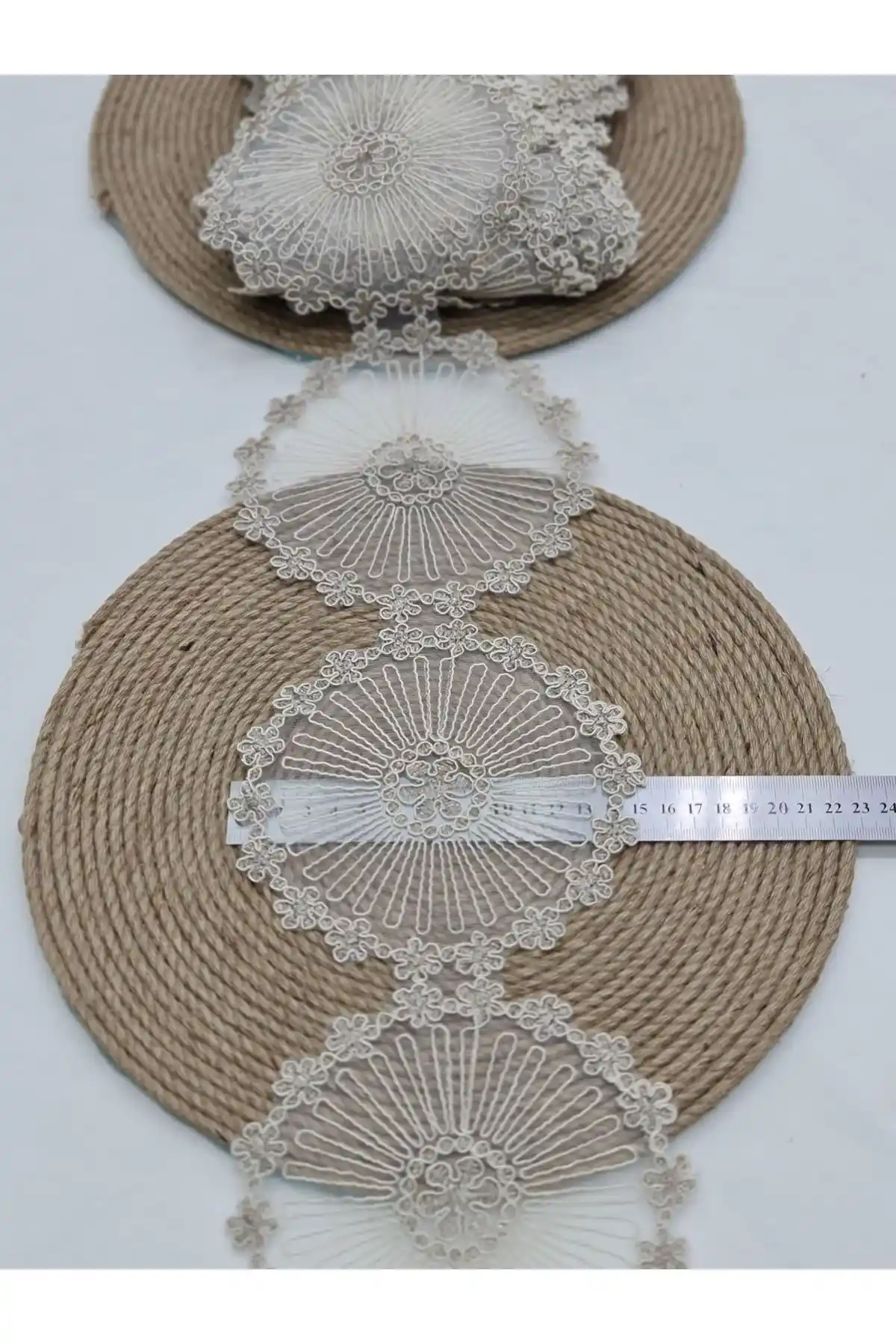 Masa Sunum Aksesuarlarıyla Dekorasyonda Şıklık ve İşlevsellik Nasıl Sağlanır