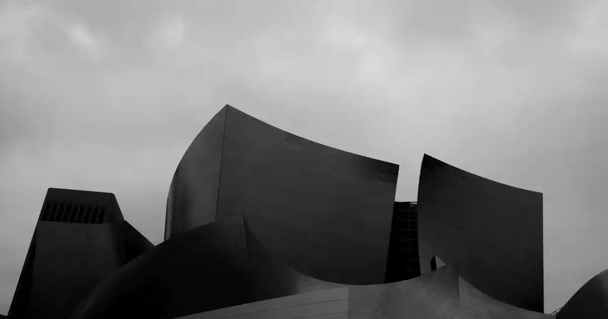 Masa Üstü Avize Seçenekleri ve Dekorasyonda Kullanım İpuçları