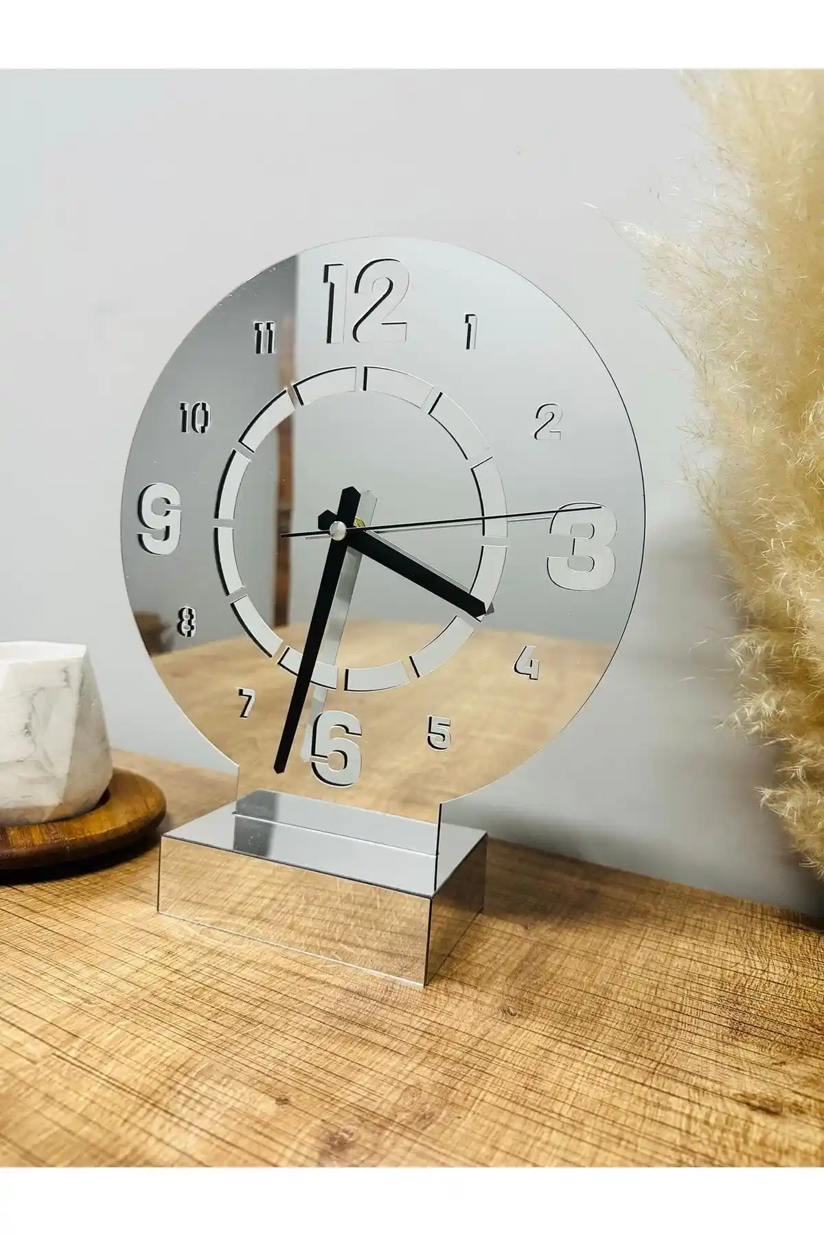 Masa Üstü Saat Dekorasyonunda Estetik ve Fonksiyonellik Rehberi