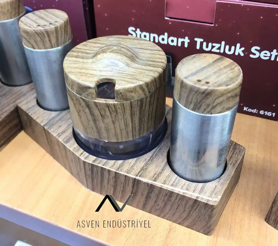 Masa Üstü Tuzluk Biberliklerle Dekorasyonda Şıklık ve İşlevsellik İpuçları