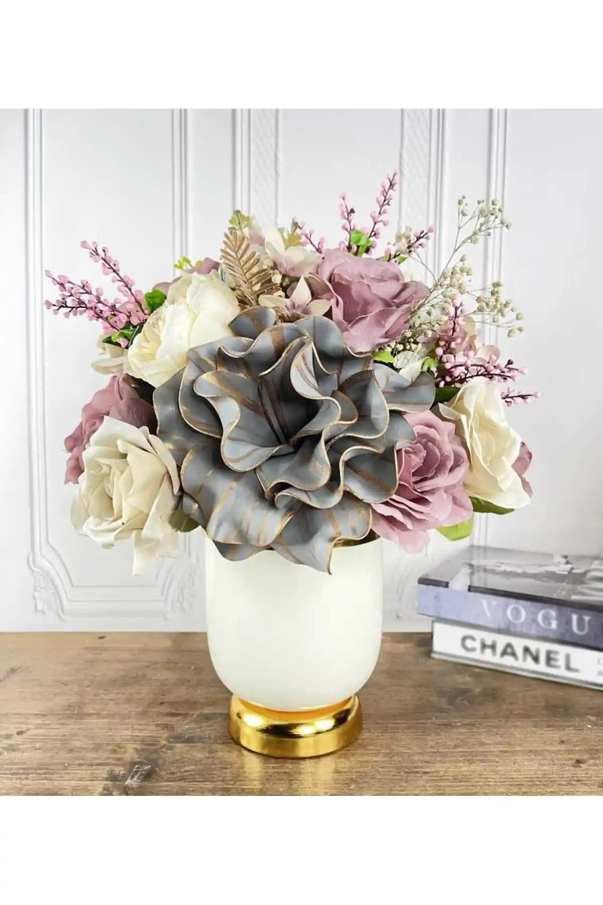 Masa Üstü Yapay Çiçeklerle Dekorasyonun Güncel Trendleri ve Pratik Kullanım İpuçları