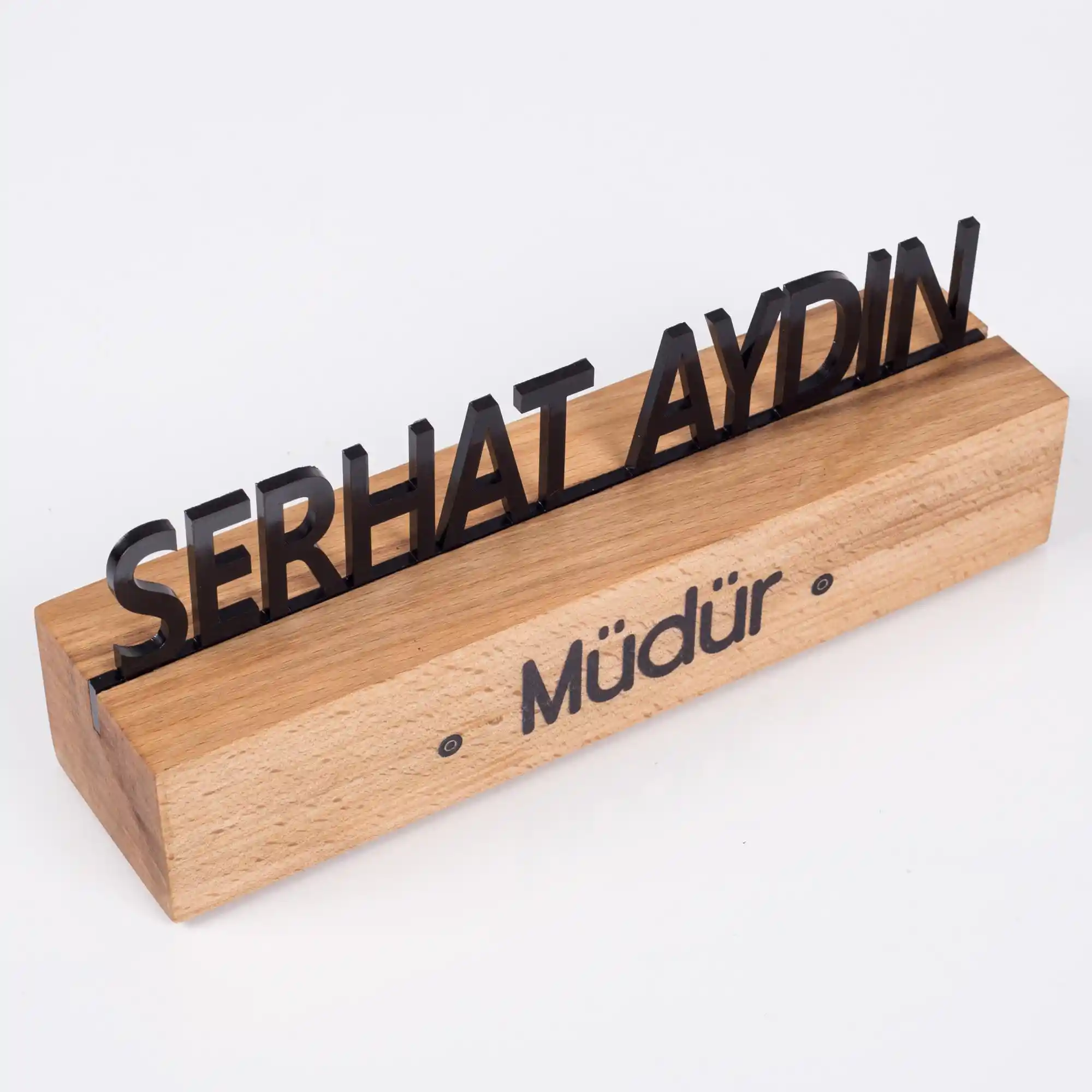 Masaüstü İsimlikleri ile Çalışma Alanlarınızı Şık ve İşlevsel Hale Getirin