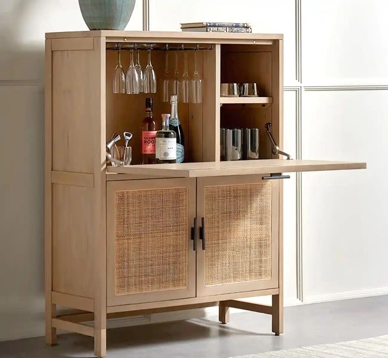 Masif Ahşap Dolaplar ile Dekorasyonunuza Doğal ve Sıcak Bir Dokunuş Katın