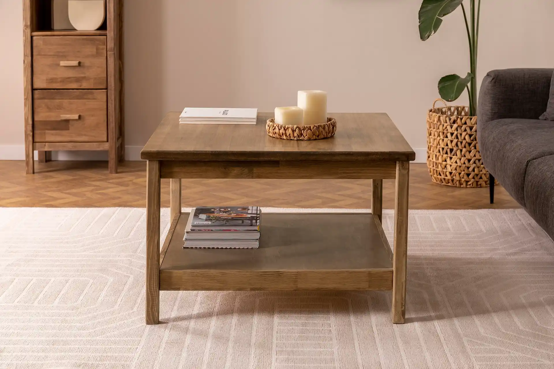 Masif Ceviz Orta Sehpa ile Dekorasyonun Şıklık ve Doğallık Buluşması