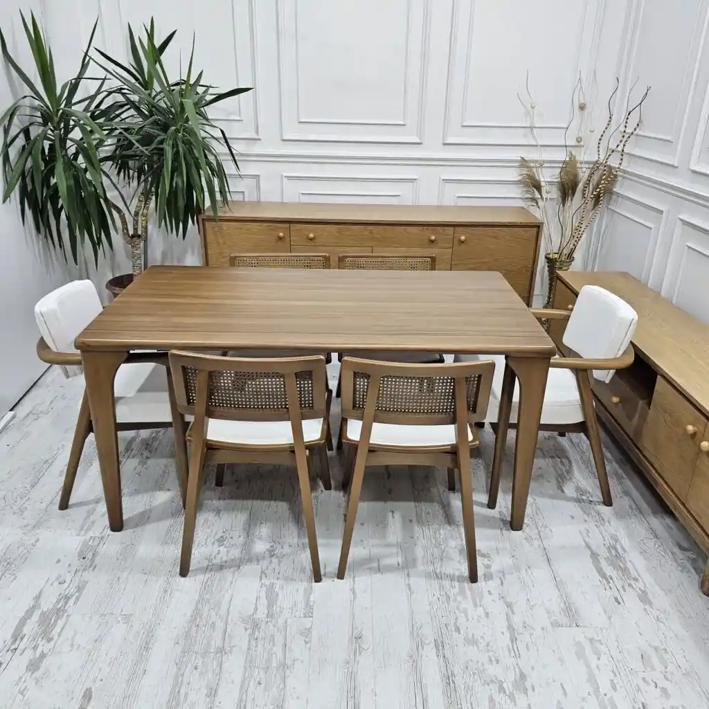 Masif Yemek Masası Takımlarıyla Ev Dekorasyonunda Şıklık ve Dayanıklılık Sağlama