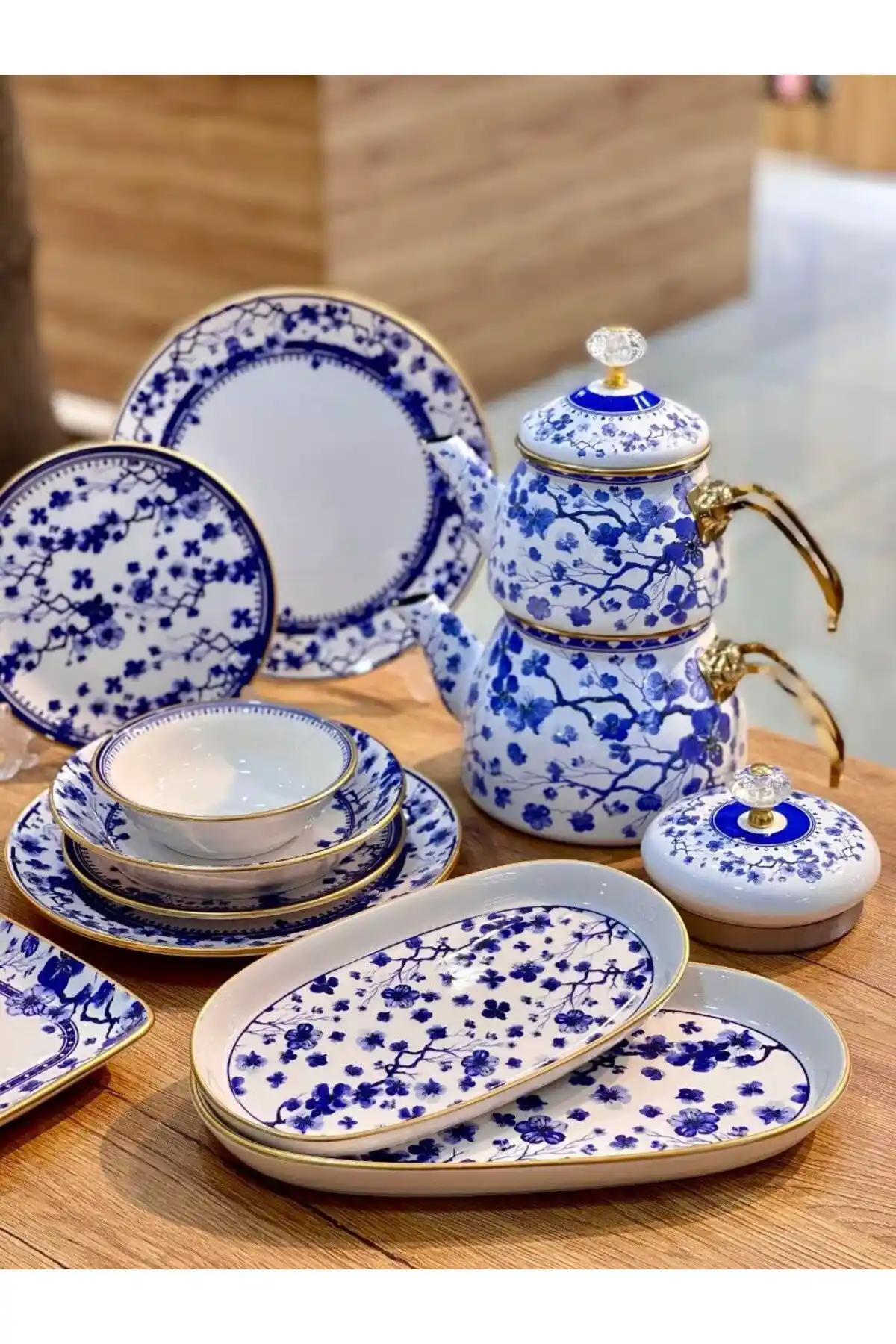 Mavi Çiçekli Yemek Takımı ile Dekorasyonda Zarafet ve Ferahlık Yaratın