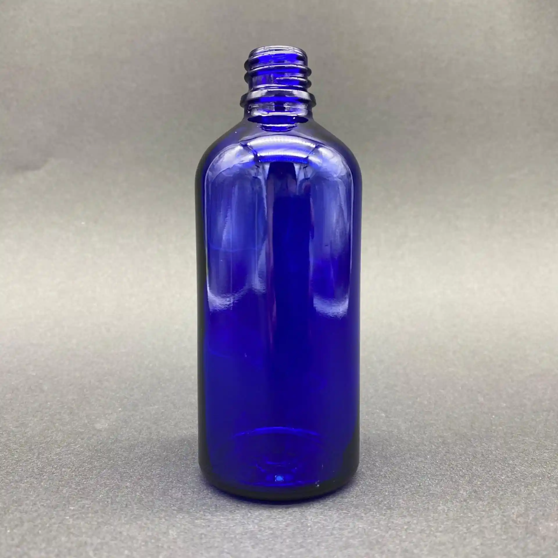 Mavi Şişe Dekorasyon Fikirleriyle Modern ve Şık Mekanlar Yaratın