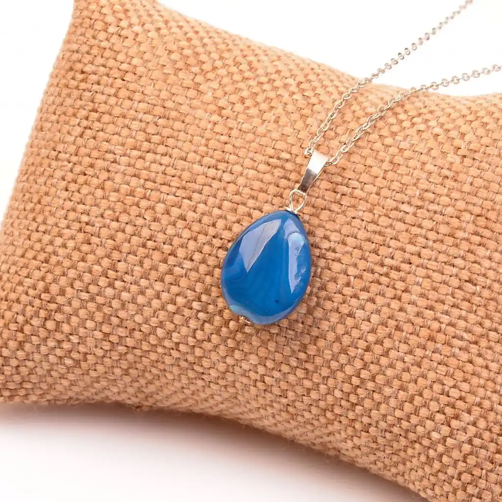 Mavi Taş Kolye ile Dekorasyonda Doğallık ve Şıklık Yaratmanın Yolları