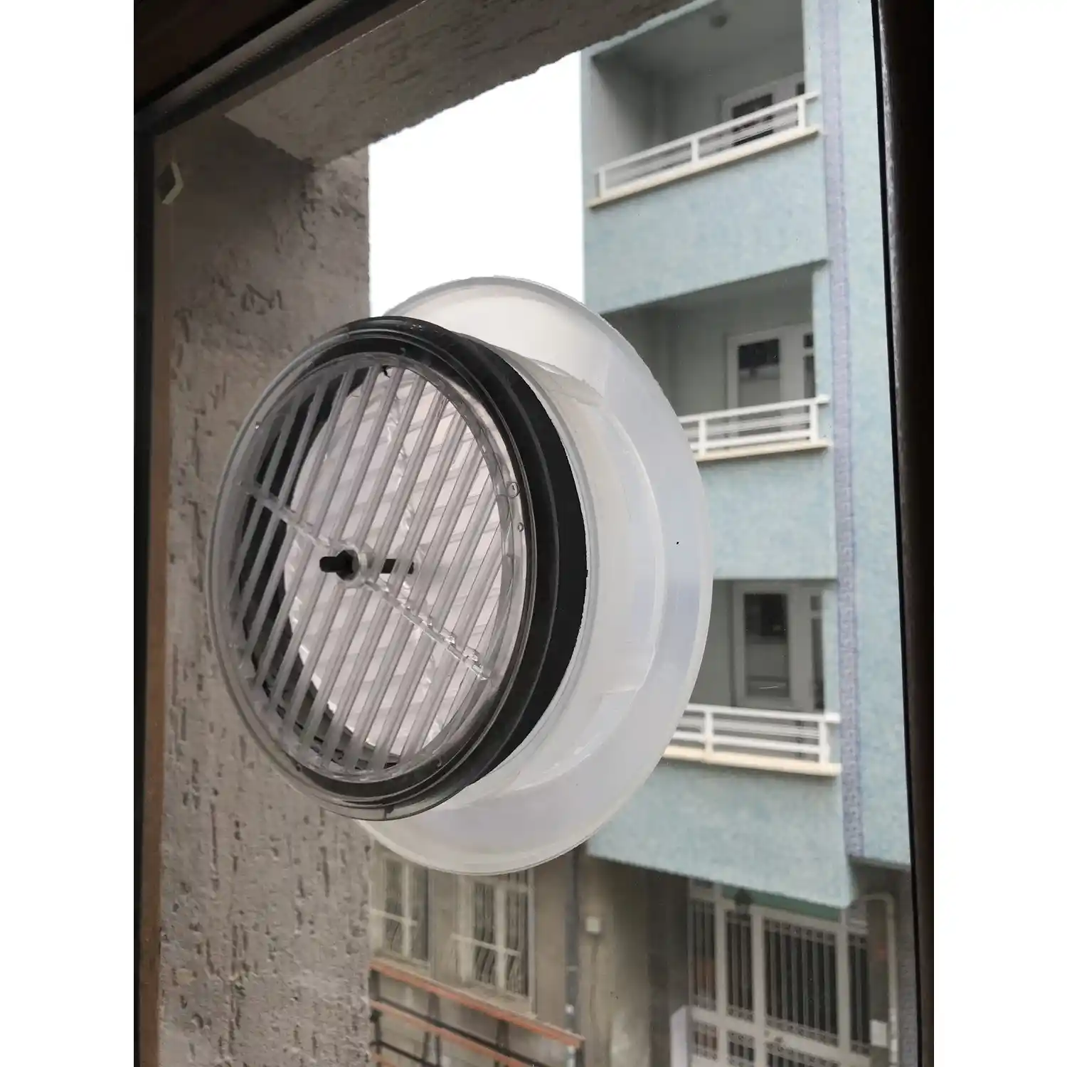 Menfez Kapağı Seçimi ve Dekorasyonda Estetik ve Fonksiyonellik İpuçları