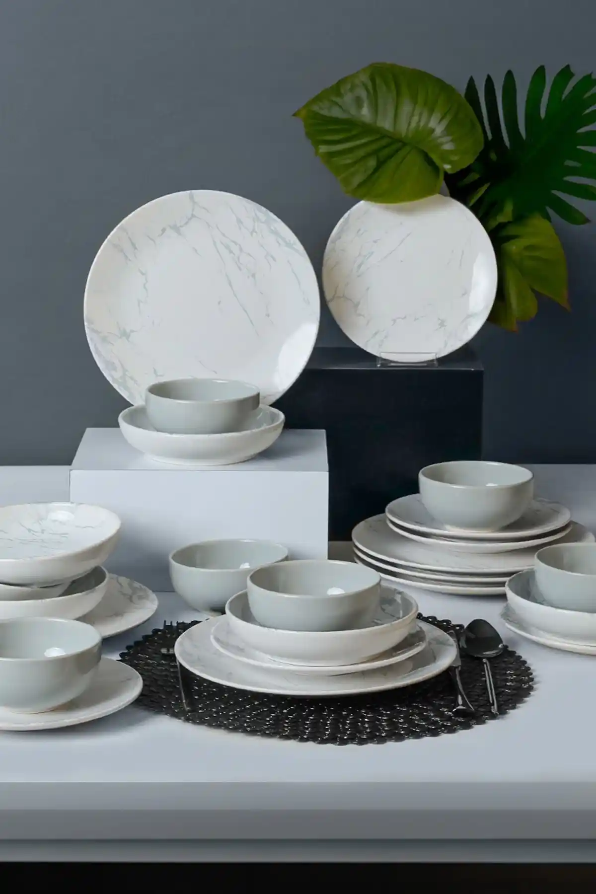 Mermer Desenli Yemek Takımları ile Sofralarınıza Zarif ve Şık Dokunuşlar