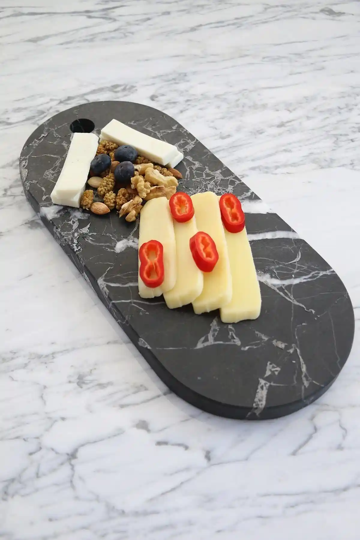 Mermer Peynir Tabağı ile Sofralarınıza Şıklık Katmanın Yolları ve Dekorasyon İpuçları