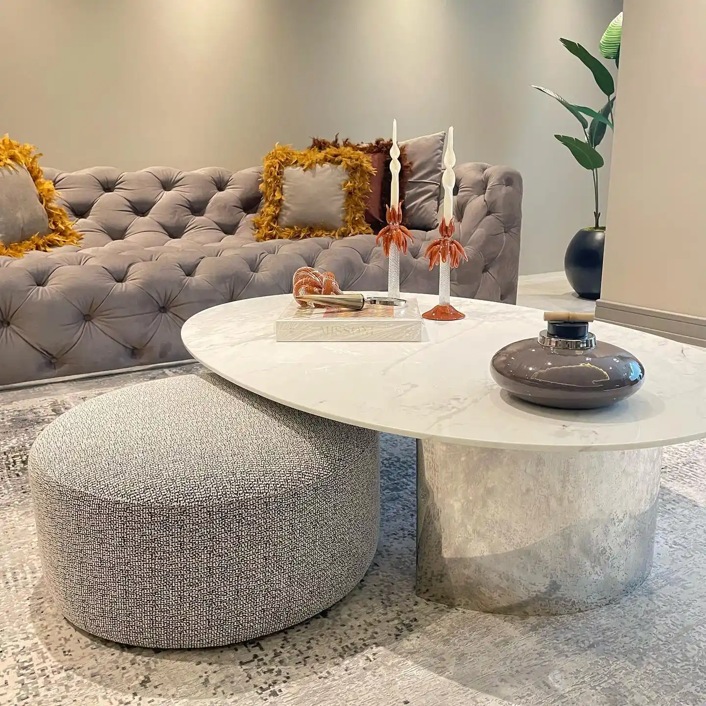 Mermer Sehpa ile Dekorasyonunuza Zarif ve Şık Bir Dokunuş Ekleyin