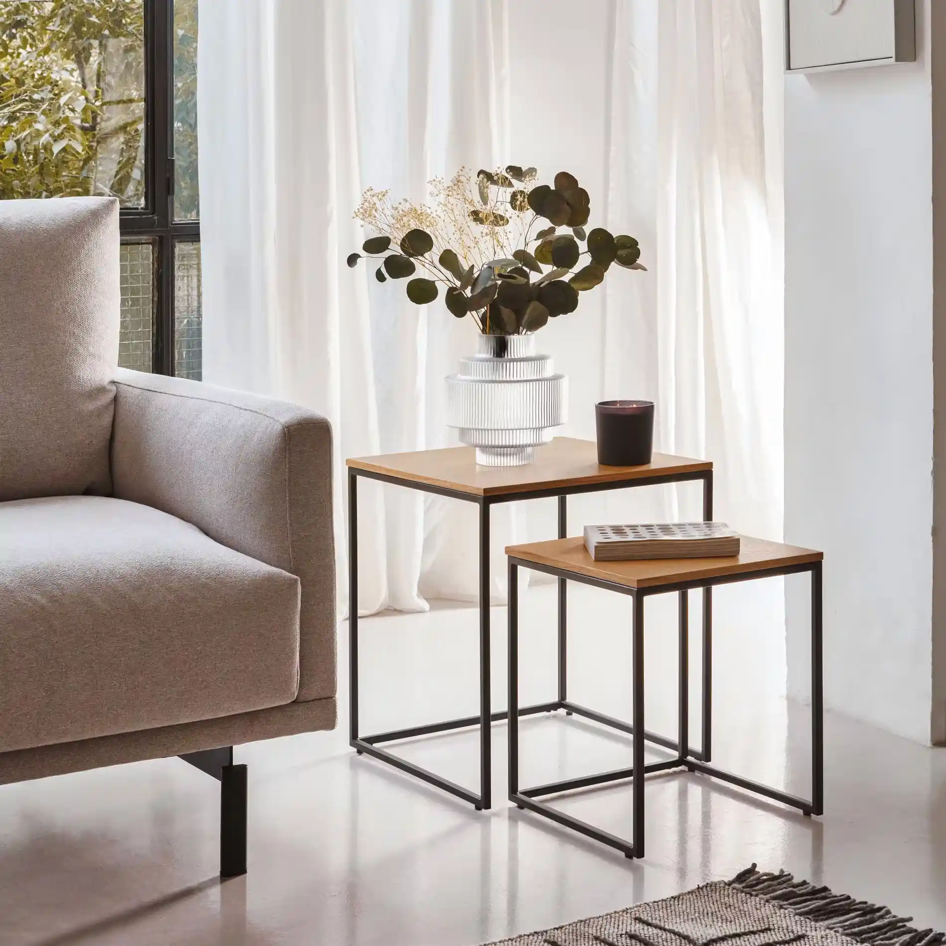 Metal Ayaklı Zigon Sehpa ile Modern ve Şık Dekorasyon Çözümleri