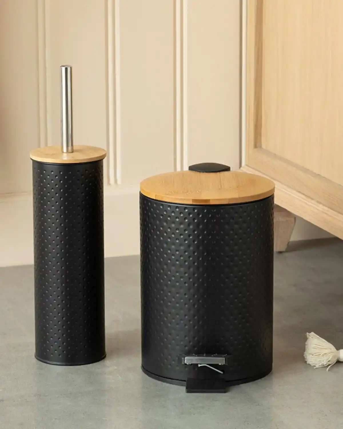 Metal Banyo Çöp Kovası ile Modern ve Şık Dekorasyon Çözümleri