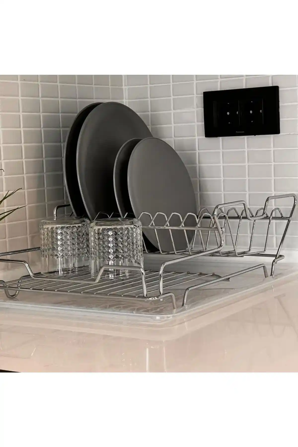 Metal Bulaşıklık ile Endüstriyel Tarzda Şık ve Dayanıklı Dekorasyon Çözümleri