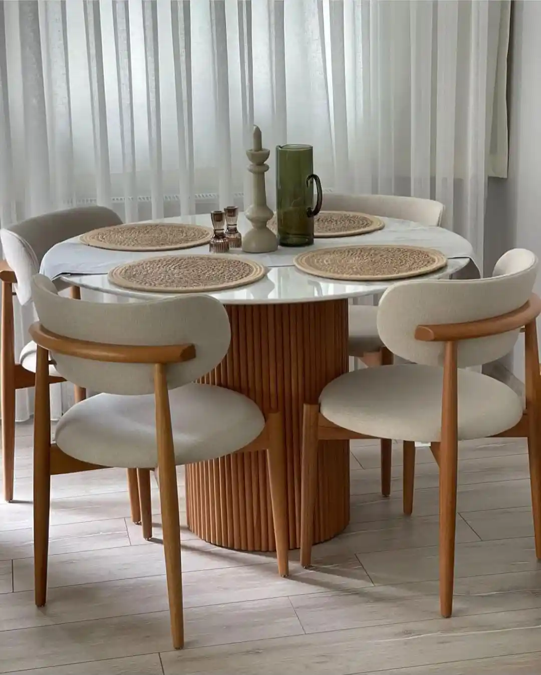 Modern Mutfak Masa Sandalye Takımı Seçimi ve Dekorasyon İpuçları