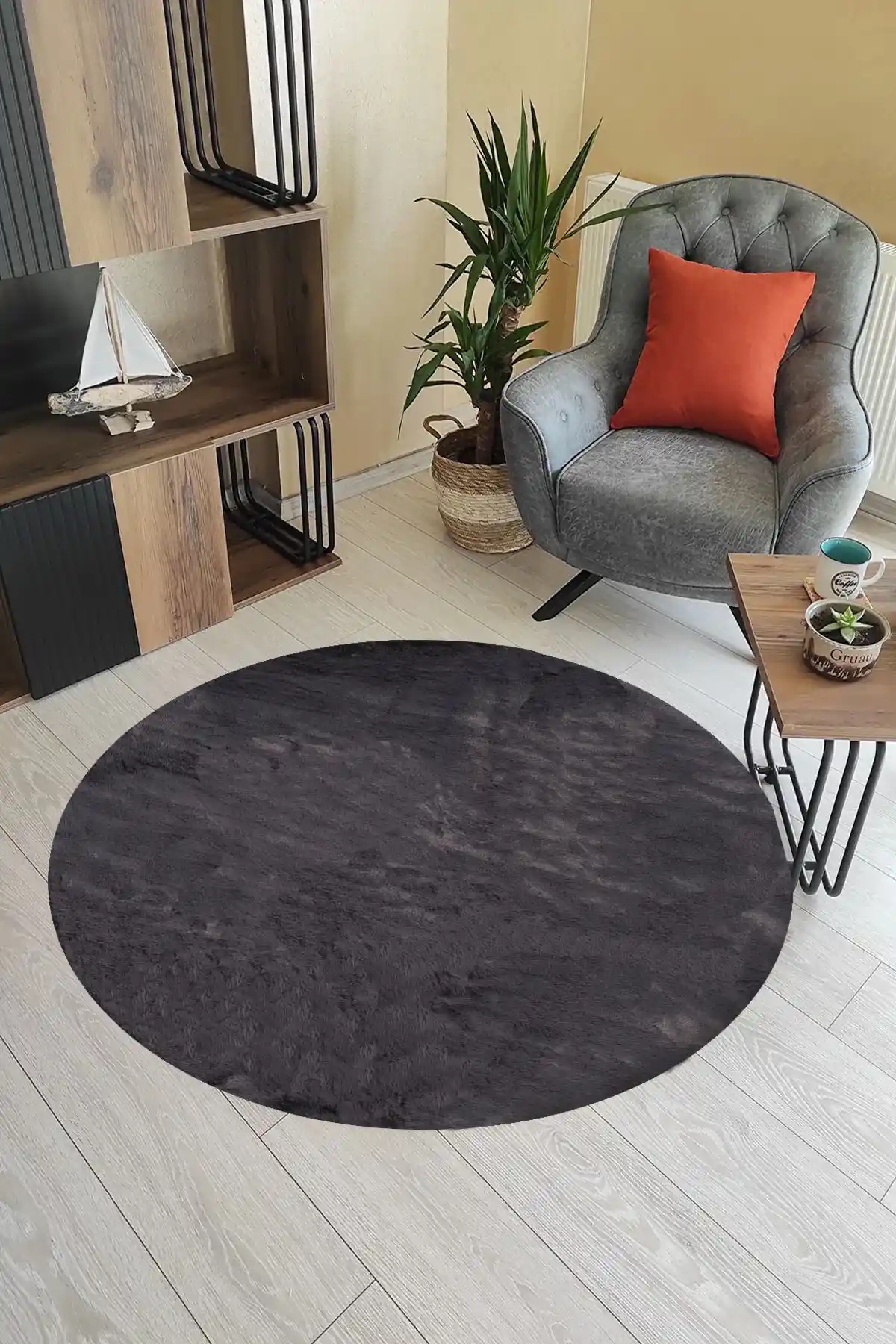 Modern Yuvarlak Halı Modelleri ile Dekorasyonunuza Şıklık Katın ve Mekânlara Dinamik Bir Atmosfer Yaratın