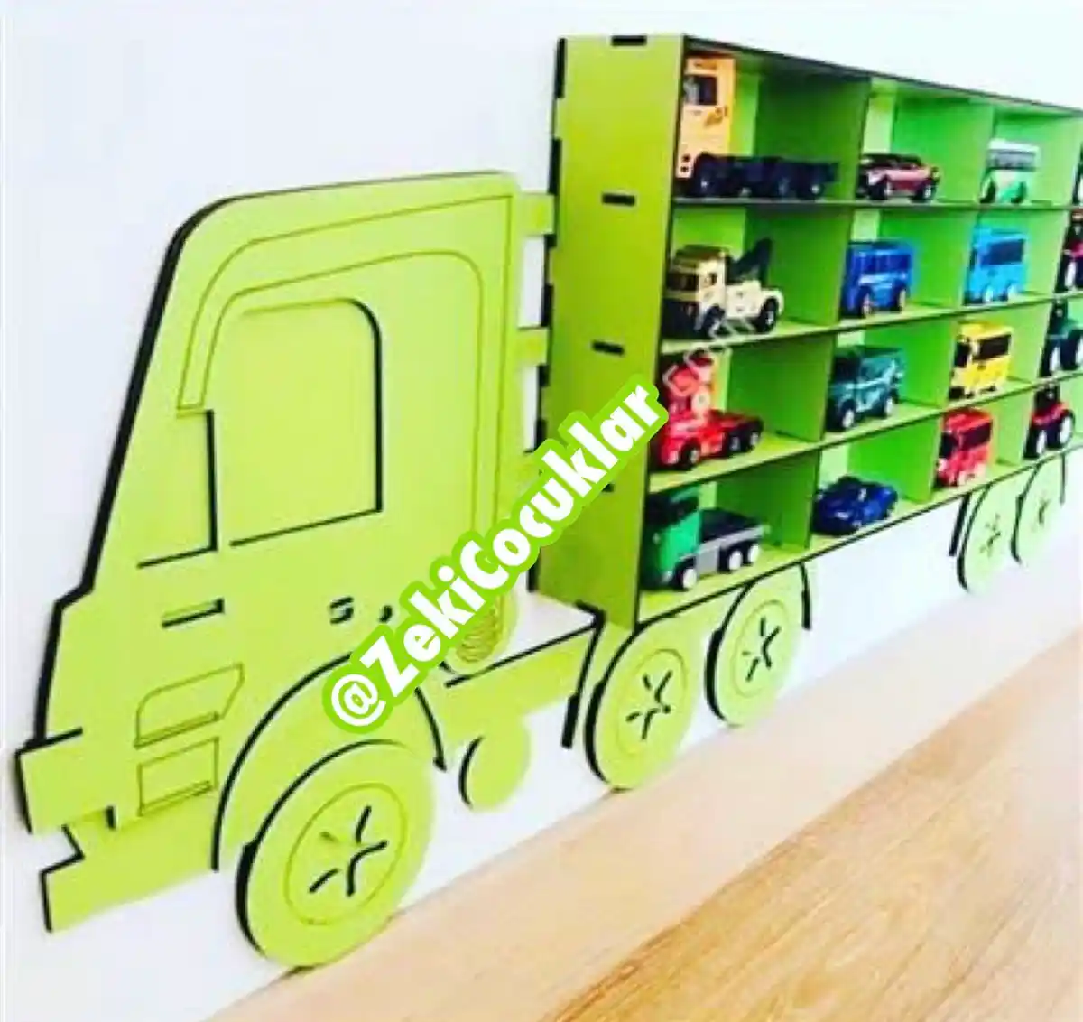 Montessori İlkesine Uygun Çocuk Odası Dekorasyonunda Araba Rafı Kullanımı ve Faydaları