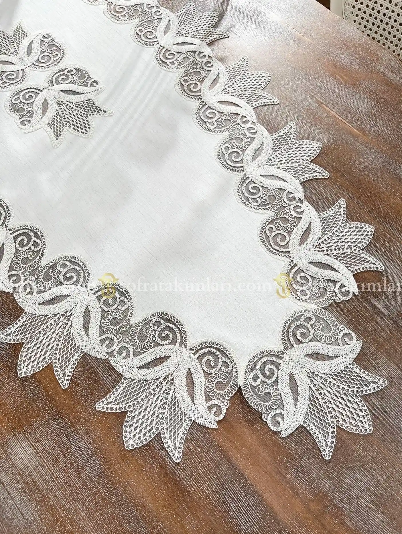 Oturma Odası Dekorasyonunda Kumaş Dantel Salon Takımları Şıklık ve Zarafetin Buluşması